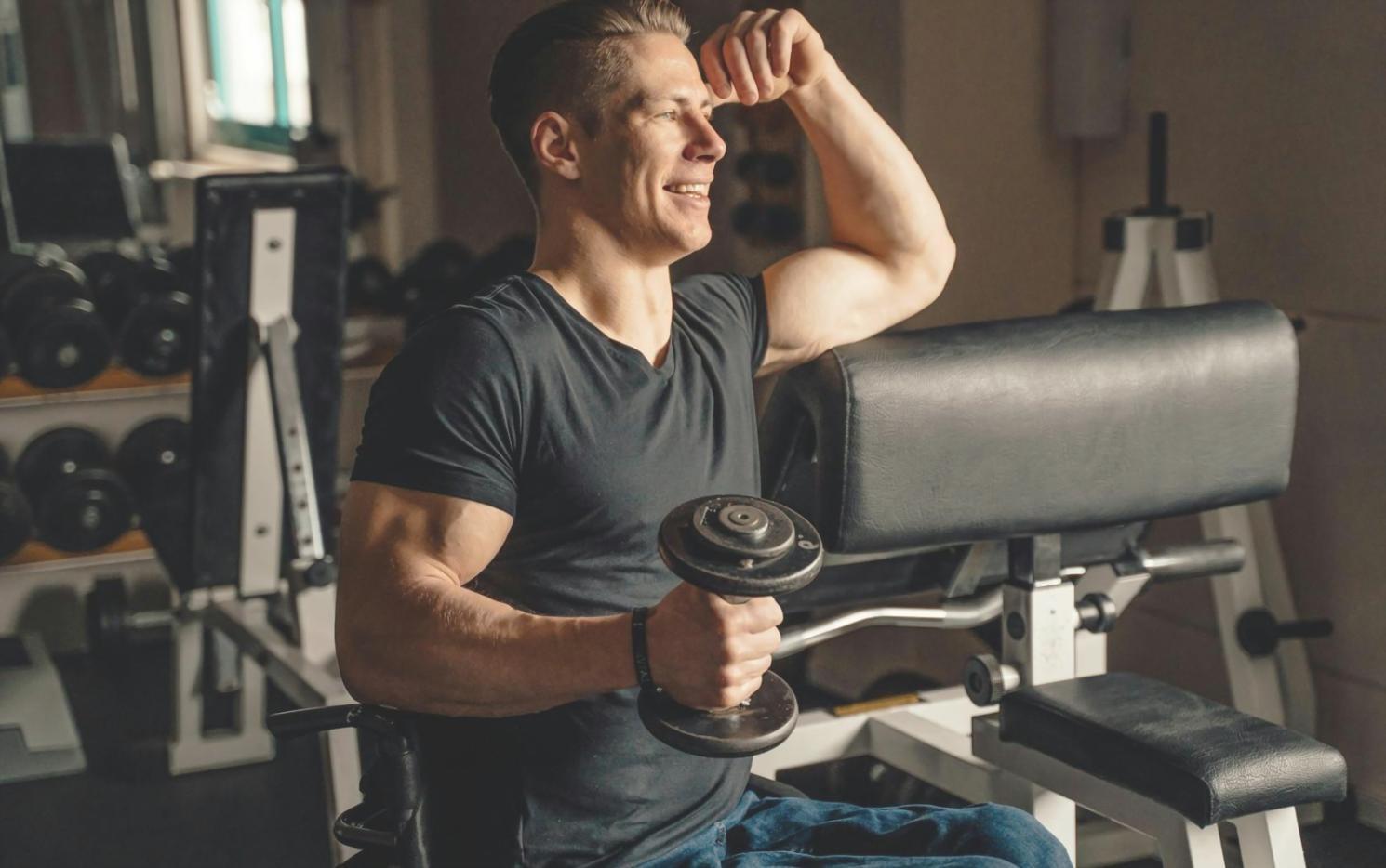 Exercices de renforcement musculaire doux adaptés aux capacités des seniors